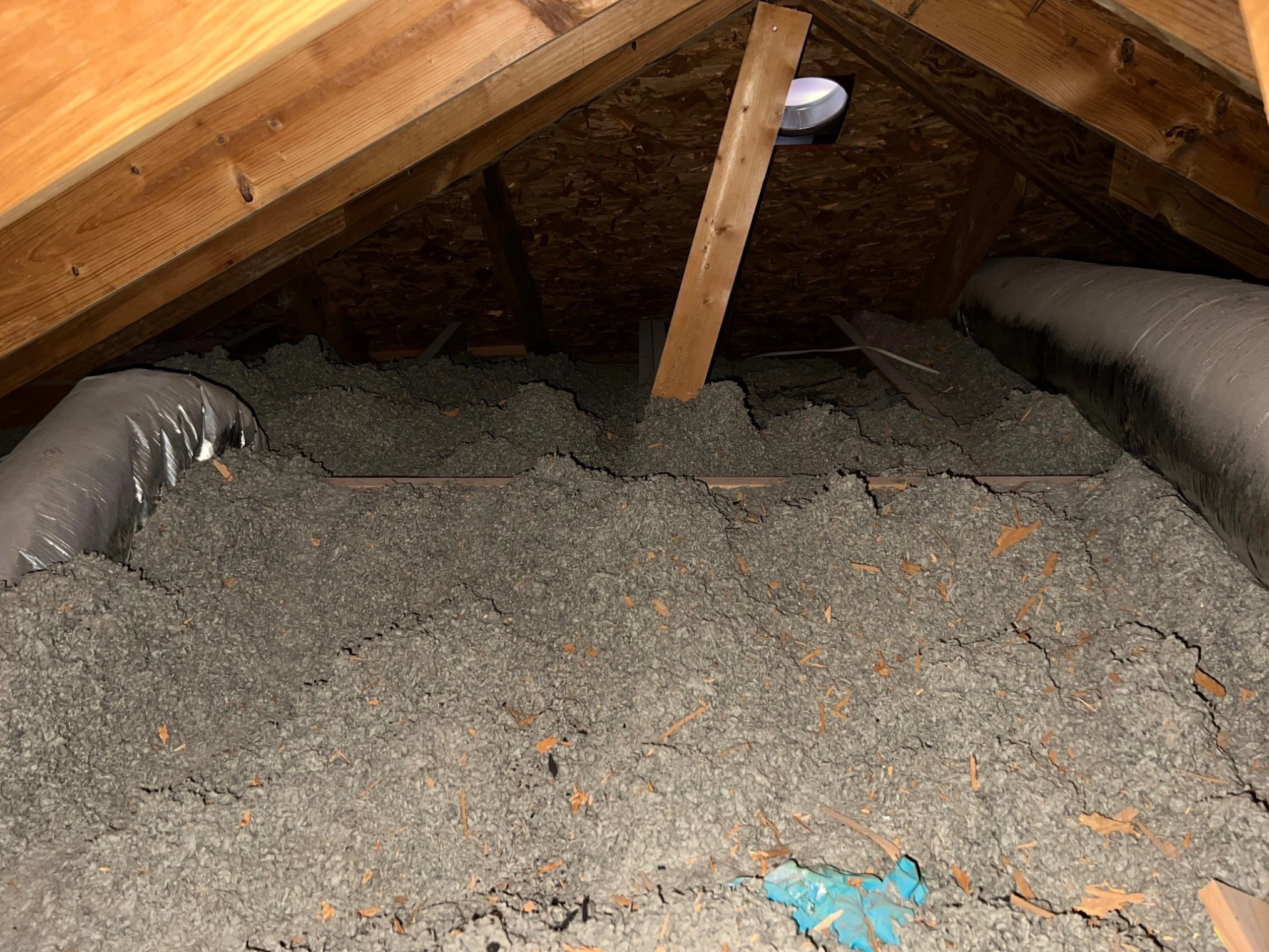 Cellulose vs. Fiberglass: What Works Best for Efficiency?